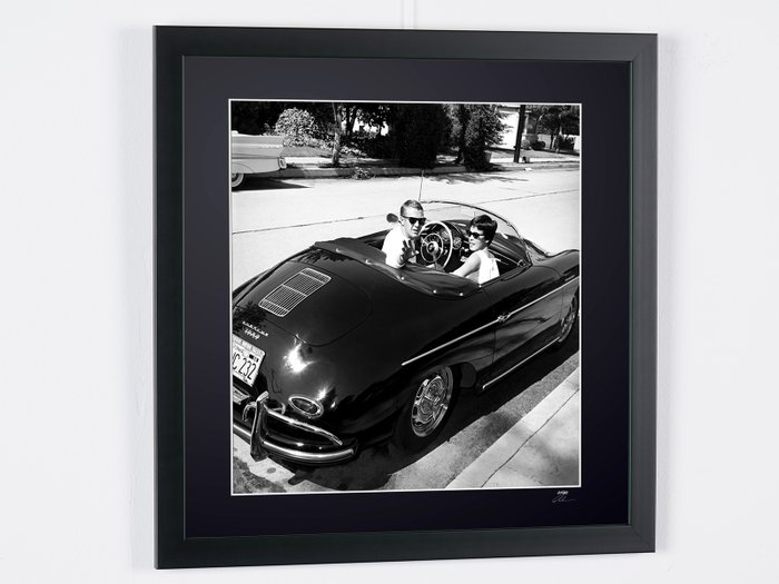 Steve McQueen  Neile Adams - 1961 - Porsche 356 1600 Super Speedster - Fine Art Photography - Luxury Wooden Framed 50X50 cm - Limited Edition Nr 04 of 30 - Serial ID 30337 - Original Certificate (COA), Hologram Logo Editor and QR Code - 100% New items.