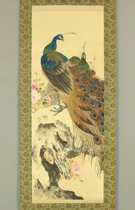 Two Peafowls on Rock and Rose with Box - Ito Keisui 伊藤渓水 (1879-1967) - Japan  (Ingen mindstepris)