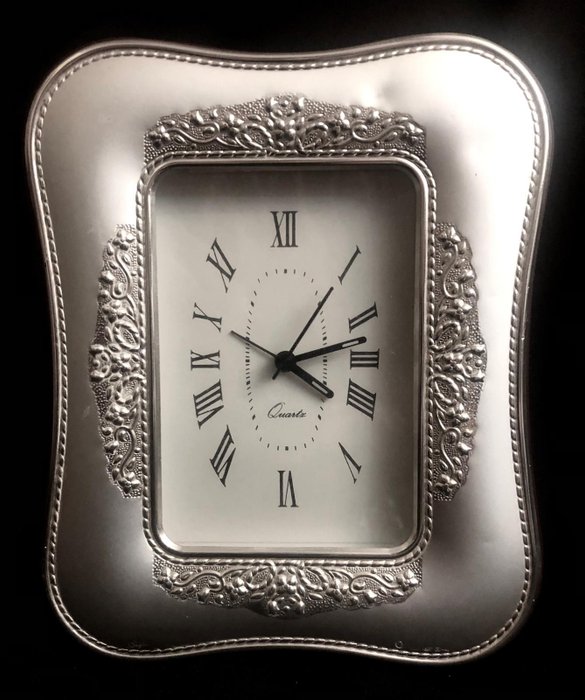 Vækkeur - An , Italian , elegant , 925/000 solid silver frontal frame , desk alarm clock , Circa 1970’s ,  in -   - .925 sølv - 1970-1980