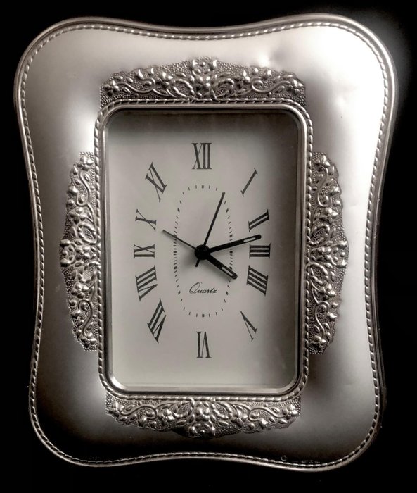 Vækkeur - An , Italian , elegant , 925/000 solid silver frontal frame , desk alarm clock , Circa 1970’s ,  in -   - .925 sølv - 1970-1980