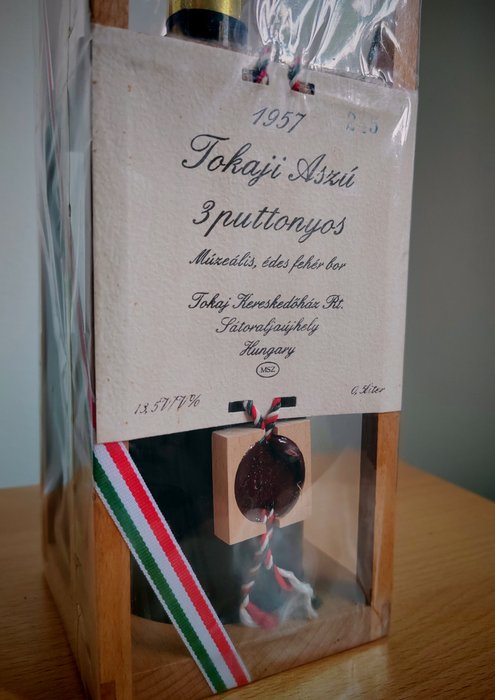 1957 Tokaji Aszu, 3 Puttonyos Muzeális edes feher bor - Tokaj 3 Puttonyos - 1 Jennie (0,5 L)