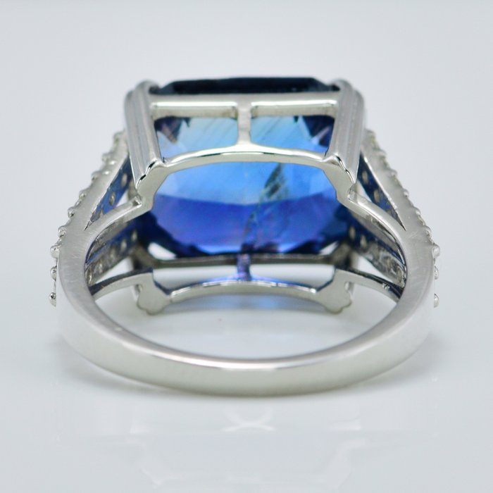 Ring Platin -  10.98ct. tw. Safir - Diamant - Eksklusiv safirring