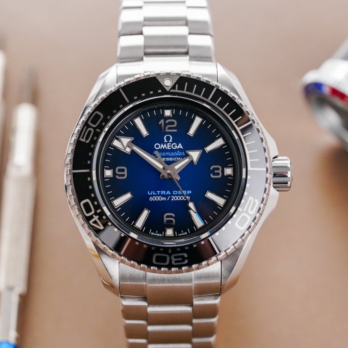 Omega - Seamaster Planet Ocean 6000M Ultra Deep - 215.30.46.21.03.001 - Mænd - 2011-nu