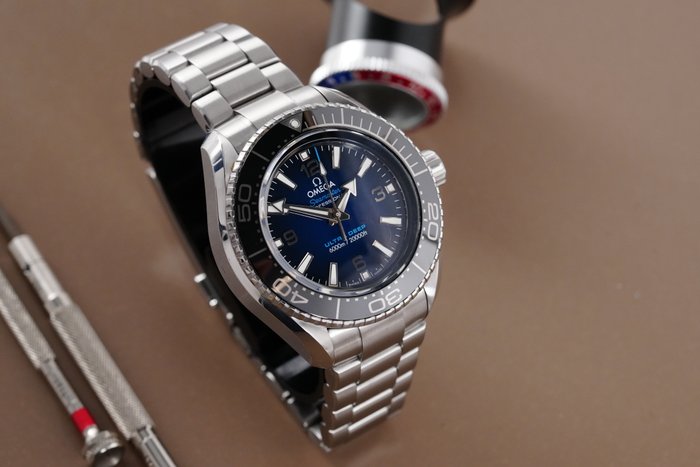 Omega - Seamaster Planet Ocean 6000M Ultra Deep - 215.30.46.21.03.001 - Mænd - 2011-nu