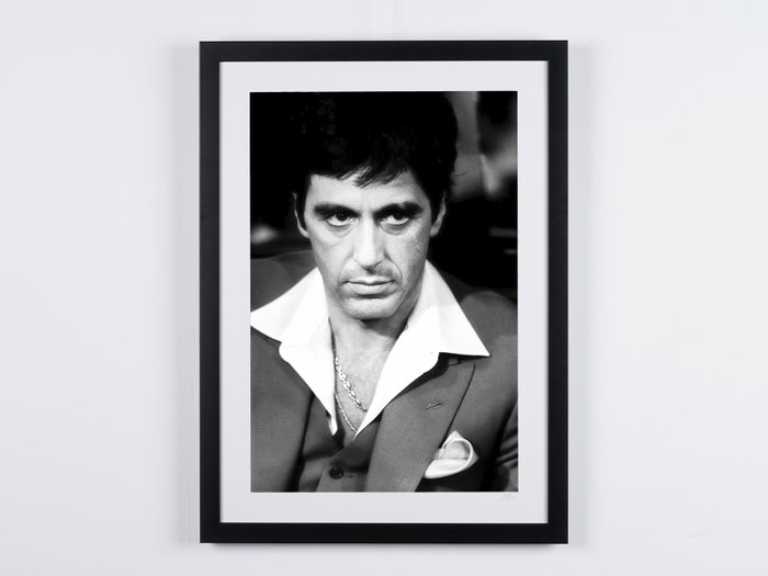 Al Pacino as "Tony Montana" - Scarface (1983) - Fine Art Photography - Luxury Wooden Framed 70X50 cm - Limited Edition Nr 01 of 30 - Serial ID 15641 - Original Certificate (COA), Hologram Logo Editor and QR Code - 100% New items.