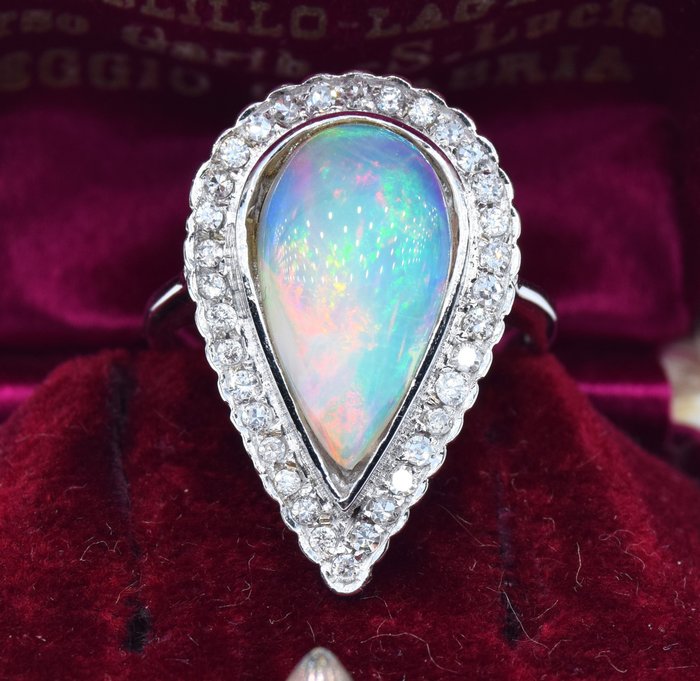 Ring - 18 kraat Hvidguld Opal