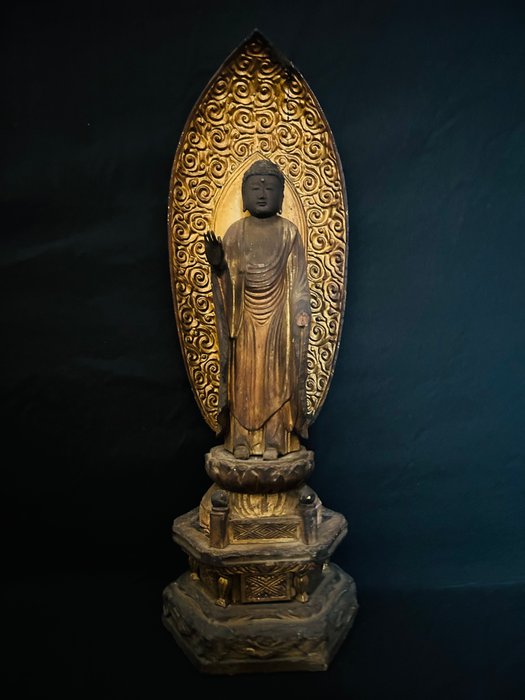 Gilded antique wooden sculptured Buddha statue - Amida Nyorai - Statue Træ - Japan - Edo-perioden (1600-1868)