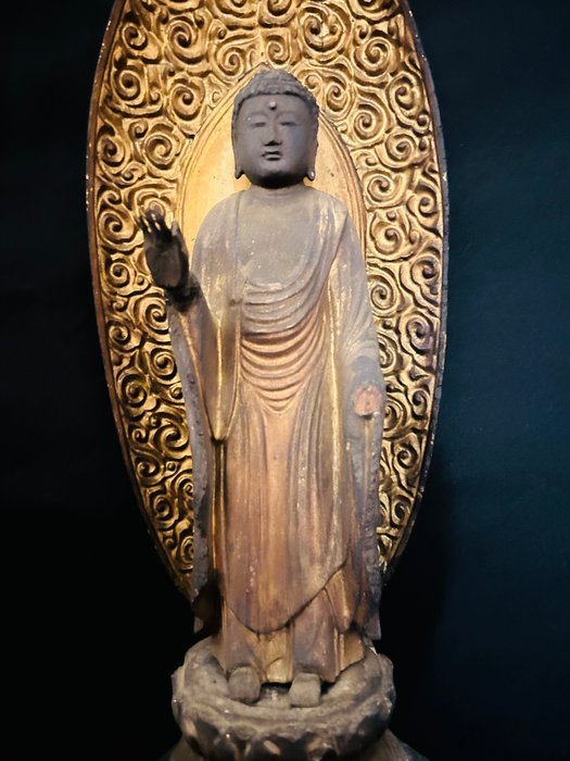 Gilded antique wooden sculptured Buddha statue - Amida Nyorai - Statue Træ - Japan - Edo-perioden (1600-1868)