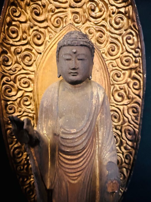 Gilded antique wooden sculptured Buddha statue - Amida Nyorai - Statue Træ - Japan - Edo-perioden (1600-1868)