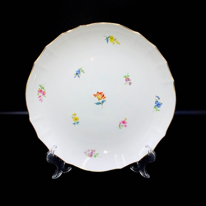 Meissen - First Choice - Large Round Serving Platter (28 cm) - "Scattered Flowers" - Platte - Håndmalet porcelæn