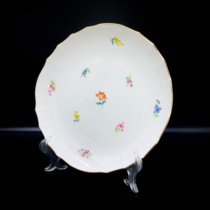 Meissen - First Choice - Large Round Serving Platter (28 cm) - "Scattered Flowers" - Platte - Håndmalet porcelæn