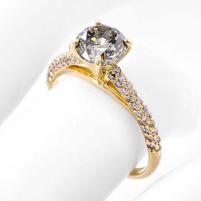 Ring - 14 karat Gulguld -  132ct tw Grøn Diamant (Naturfarvet) - Diamant