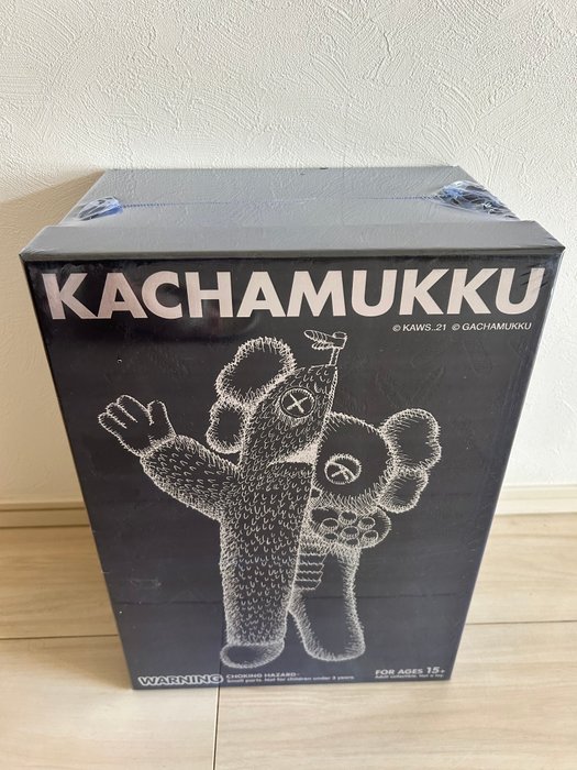 Kaws (1974) - Kachamukku Kaws (black)