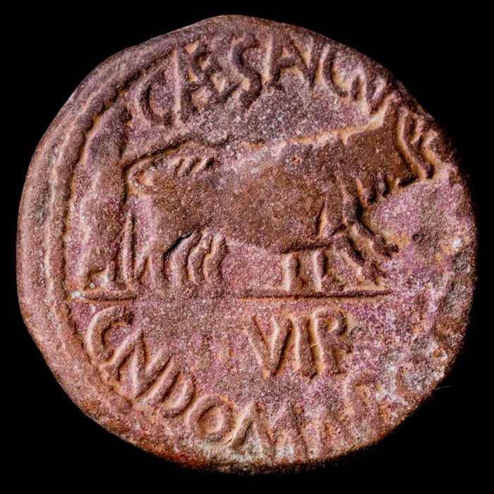 Romarriket. Augustus (27 BC-AD 14). As minted in Caesaraugusta (Zaragoza) circa 2 B.C. CAES AVGVS CN DOM AMP C VET LANC II VIR., priest  (Ingen mindstepris)