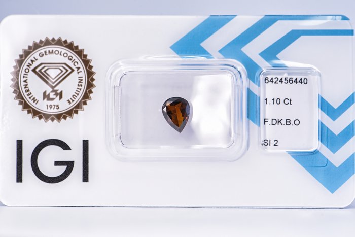 Ingen mindstepris - 1 pcs Diamant  (Naturfarvet)  - 1.10 ct - Pære - Fancy dark Brun Orange - SI2 - International Gemological Institute (IGI)