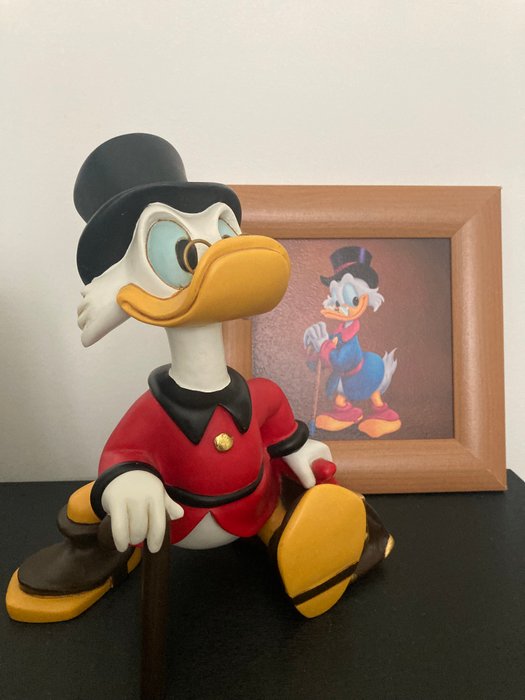 Uncle Scrooge Statue - Rutten