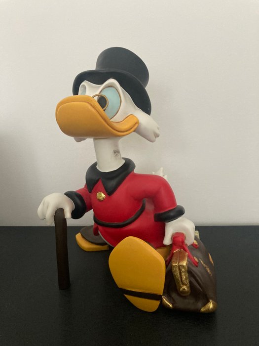 Uncle Scrooge Statue - Rutten