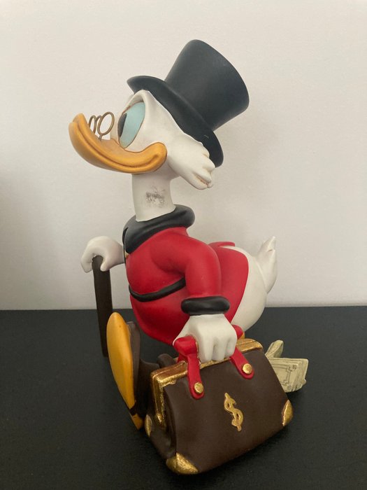 Uncle Scrooge Statue - Rutten