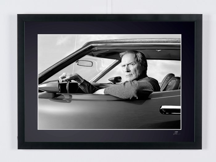 Gran Torino (2008) - Clint Eastwood as "Walt Kowalski" - Fine Art Photography - Luxury Wooden Framed 70X50 cm - Limited Edition 08 of 30 - Serial ID 19107 - al Certificate (COA), Hologram Logo Editor and QR Code - 100% New items.