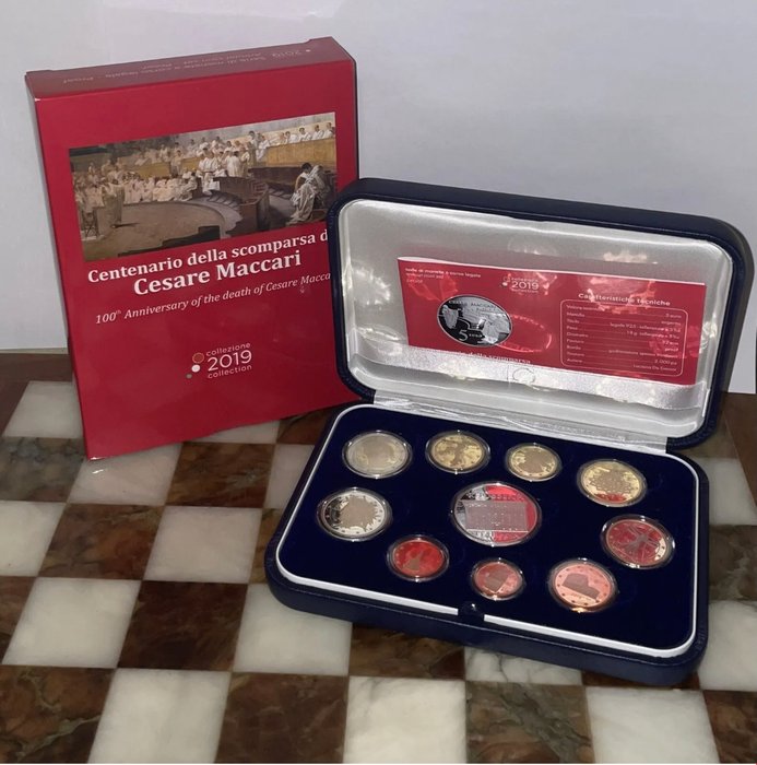 Italien. Proof Set 2019 "Cesare Maccari" (incl. 2 euro "Leonardo Da Vinci" + 5 euro in argento)