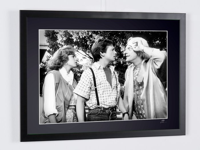 Tilbage til fremtiden, Part II - Michael J. Fox, Christopher Lloyd  Elizabeth Shue - Fine Art Photography - Luxury Wooden Framed 70X50 cm - Limited Edition Nr 07 of 30 - Serial ID 19107 - Original Certificate (COA), Hologram Logo Editor and QR Code - 100% New items.