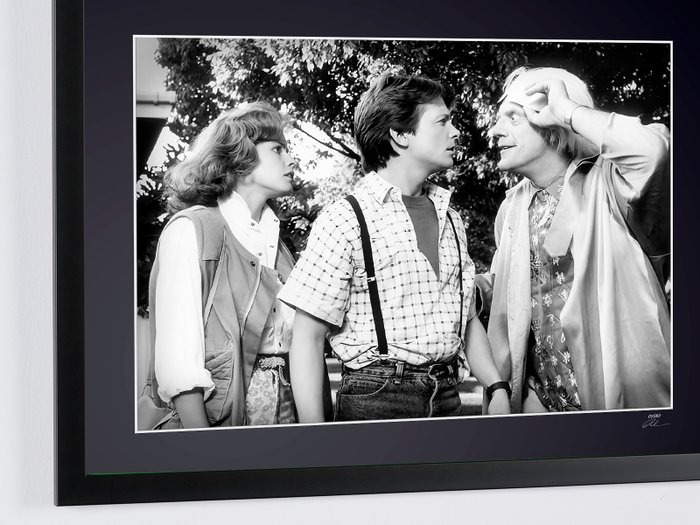 Tilbage til fremtiden, Part II - Michael J. Fox, Christopher Lloyd  Elizabeth Shue - Fine Art Photography - Luxury Wooden Framed 70X50 cm - Limited Edition Nr 07 of 30 - Serial ID 19107 - Original Certificate (COA), Hologram Logo Editor and QR Code - 100% New items.