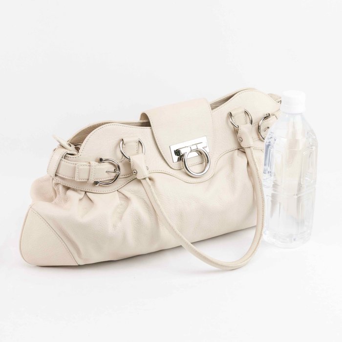 Salvatore Ferragamo - White Gancini Leather Handbag - Håndtaske