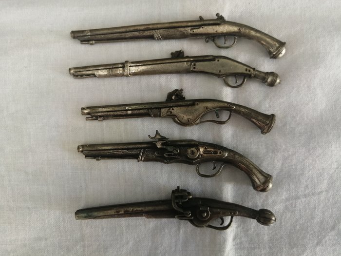 Miniature figur  (6) - Vintage pistoler + bakke - 800 sølv