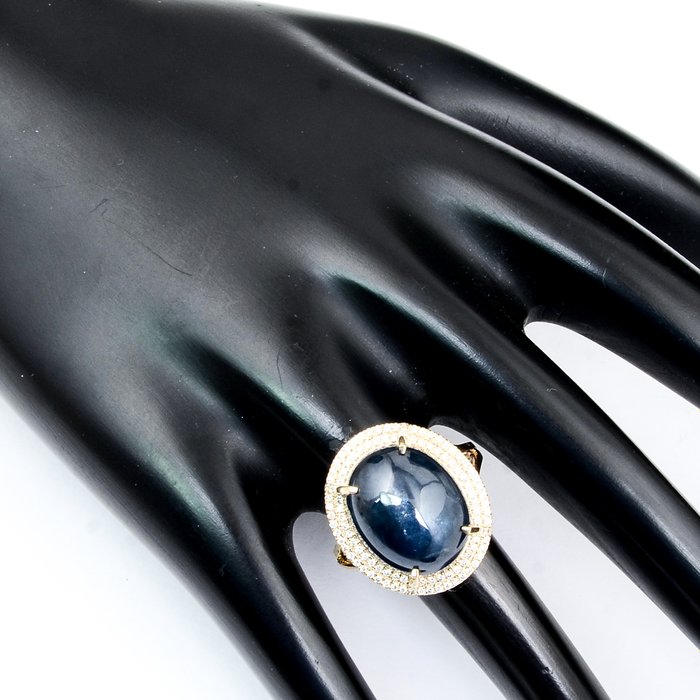 Ring - 14 karat Gulguld -  13.70ct. tw. Safir - Diamant