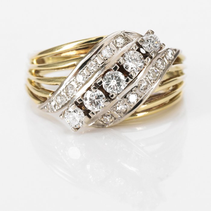 Ingen mindstepris - Designer jewellery - Ring - 14 karat Gulguld, Hvidguld -  0.88ct. tw. Diamant (Natur)  - Diamant - med husbevis