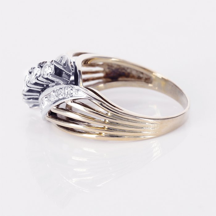 Ingen mindstepris - Designer jewellery - Ring - 14 karat Gulguld, Hvidguld -  0.88ct. tw. Diamant (Natur)  - Diamant - med husbevis