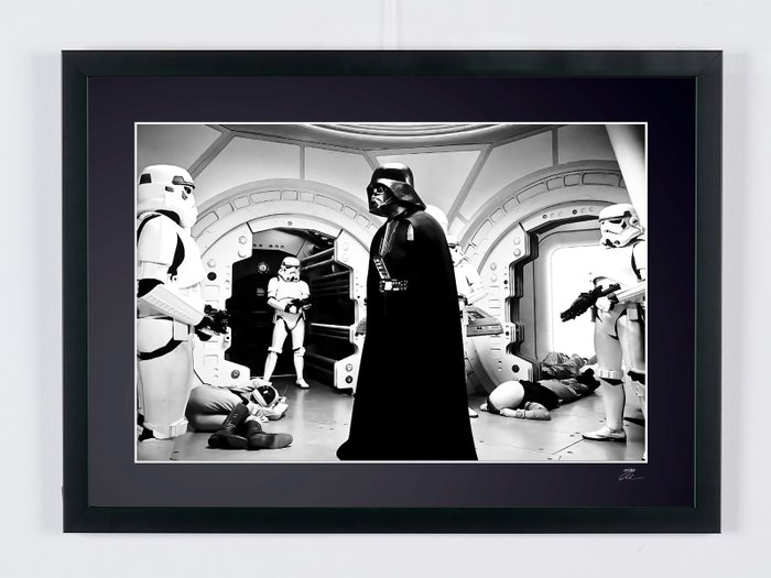 Star Wars - A New Hope" 1977 - Darth Vader (David Prowse) On Set - First Movie Shooting - Fine Art Photography - Luxury Wooden Framed 70X50 cm - Limited Edition Nr 02 of 30 - Serial ID 60009 - Original Certificate (COA), Hologram Logo Editor and QR Code - 100% New items.