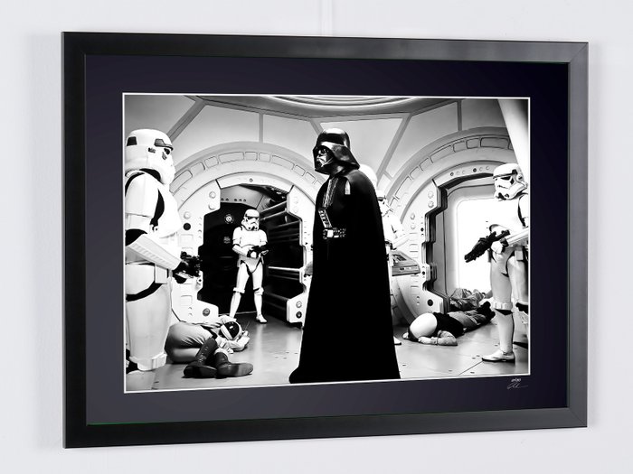 Star Wars - A New Hope" 1977 - Darth Vader (David Prowse) On Set - First Movie Shooting - Fine Art Photography - Luxury Wooden Framed 70X50 cm - Limited Edition Nr 02 of 30 - Serial ID 60009 - Original Certificate (COA), Hologram Logo Editor and QR Code - 100% New items.