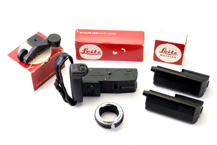 Leica, Leitz Motordrive, grip, 2x battery pack, Lens adapter and tripod holder Analogt kamera