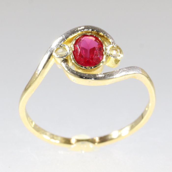 Ingen mindstepris - Ring - 18 kraat Gulguld -  0.60ct. tw. Rubin - Diamant - Vintage art deco fra 1930'erne