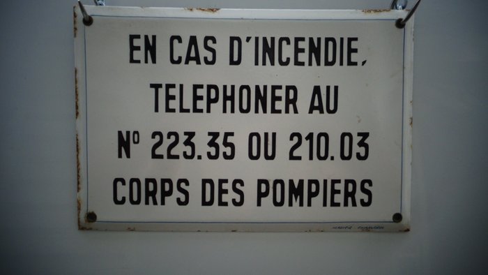 En Cas D'Incendie Telephoner Au Corps Des Pompiers - Emaljeplade - Emalje