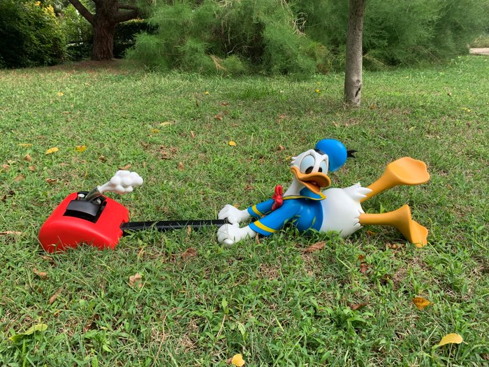 Donald Duck mowing the lawn Statue - Heissner Germany