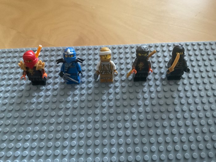 Lego - Ninjago : 18 minifigs