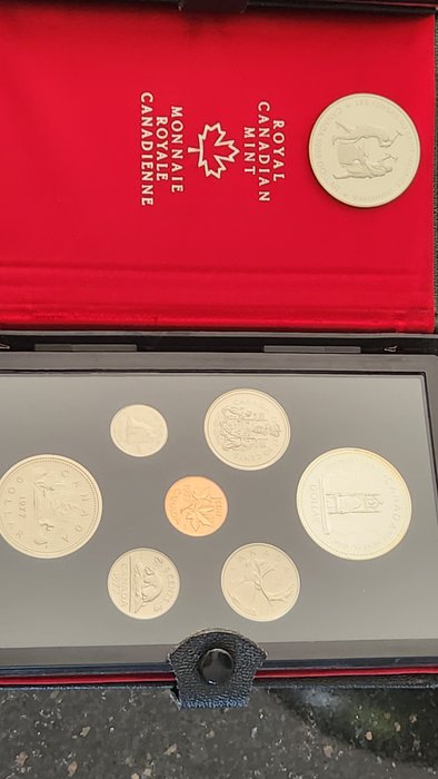 Canada. Elizabeth II. 1977 Double Dollar Proof Set, incl. Silver Dollars + One Extra Silver Dollar 1988.Set with mint  (Ingen mindstepris)