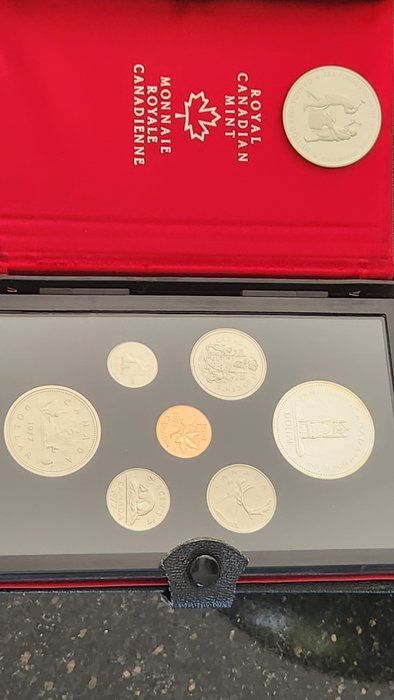 Canada. Elizabeth II. 1977 Double Dollar Proof Set, incl. Silver Dollars + One Extra Silver Dollar 1988.Set with mint  (Ingen mindstepris)