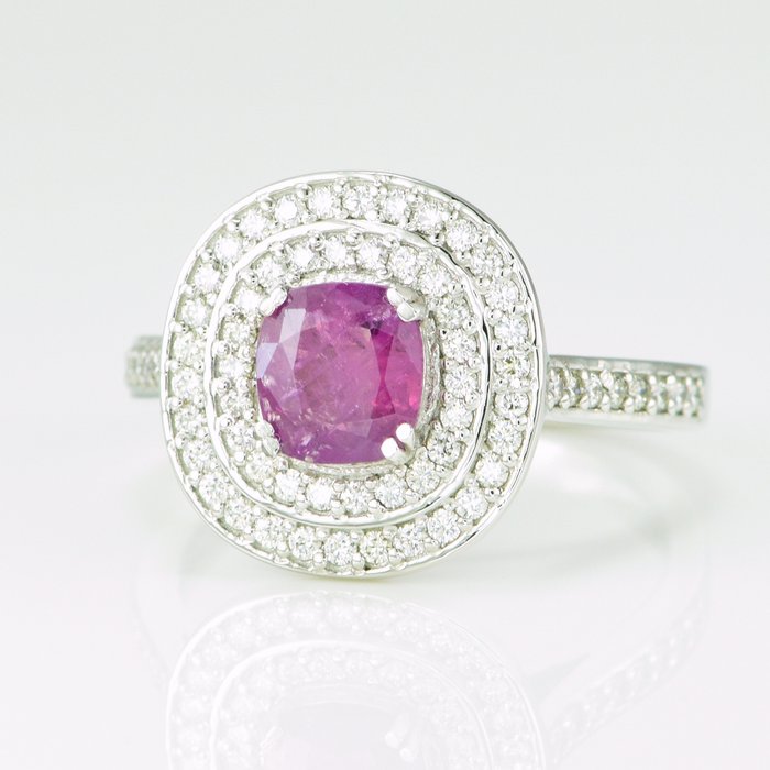 Ring Platin -  1.47ct. tw. Rubin - Diamant - Dobbelt Halo Ruby Ring