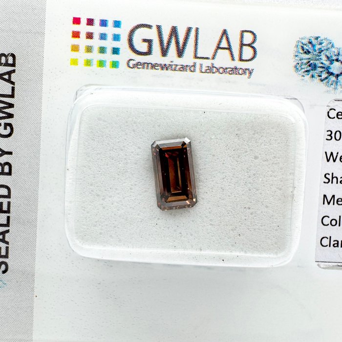 Ingen mindstepris - 1 pcs Diamant  (Naturfarvet)  - 0.90 ct - Smaragd - Fancy dark Orange nuance Brun - VS2 - Gemewizard Gemological Laboratory (GWLab)