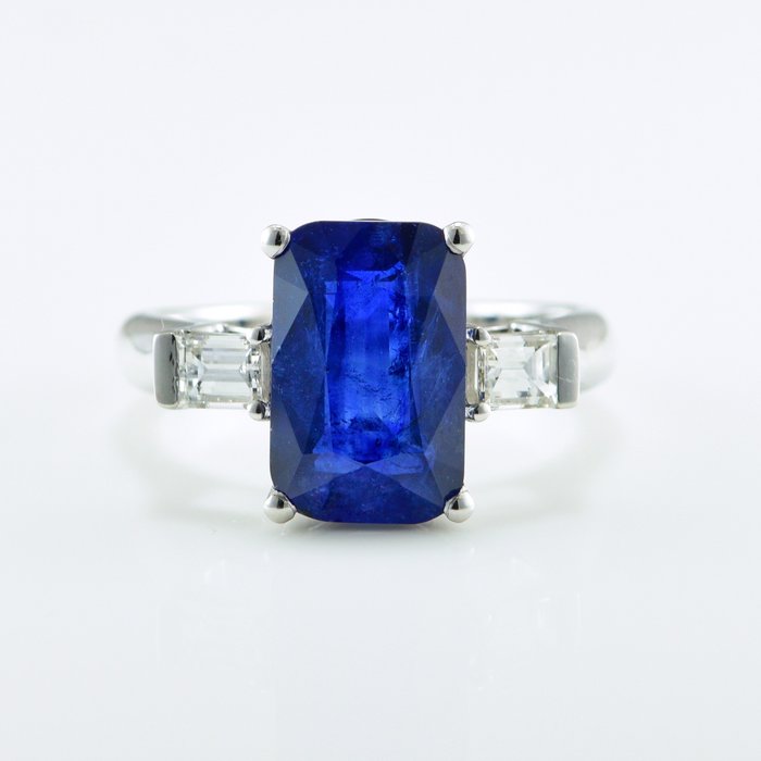 Ring Platin -  5.48ct. tw. Safir - Diamant - Ring med tre sten