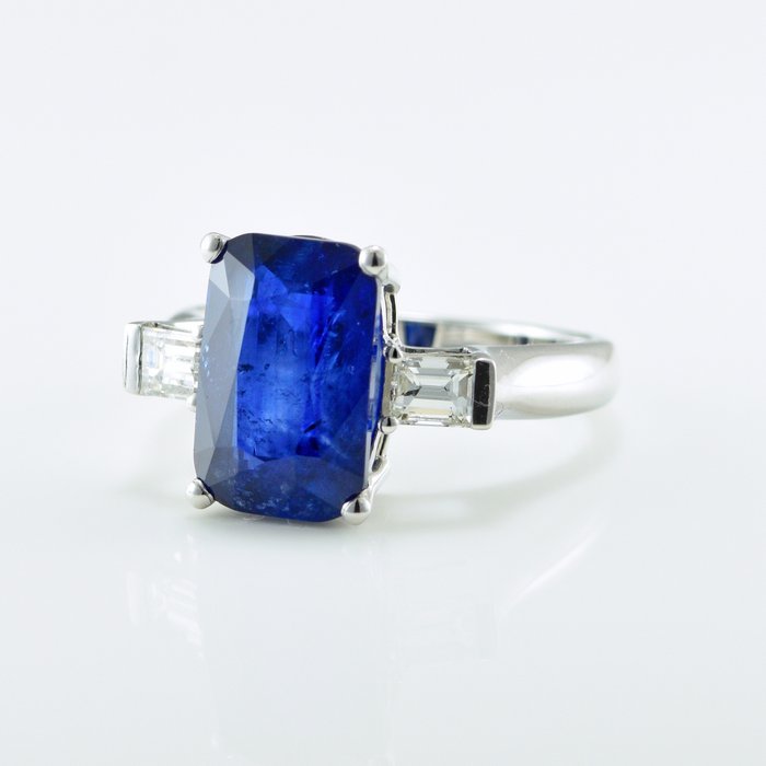 Ring Platin -  5.48ct. tw. Safir - Diamant - Ring med tre sten