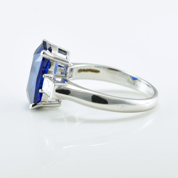 Ring Platin -  5.48ct. tw. Safir - Diamant - Ring med tre sten