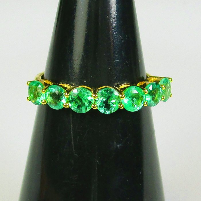 Ring - 14 karat Gulguld -  1.31ct. tw. Smaragd - Vidunderlig Emeralds Ring