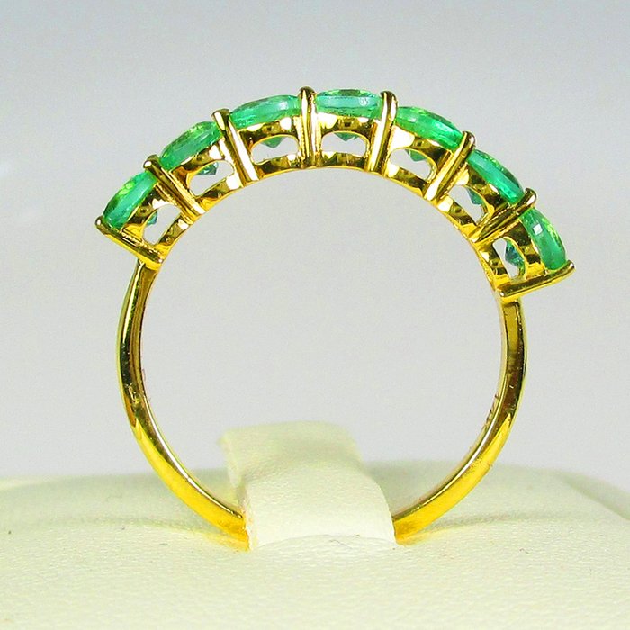 Ring - 14 karat Gulguld -  1.31ct. tw. Smaragd - Vidunderlig Emeralds Ring