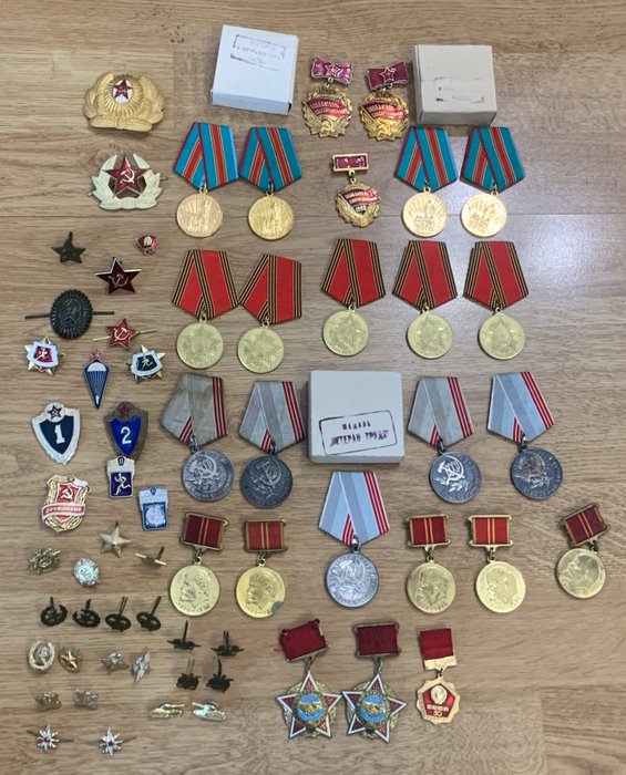 Rusland - Forskellige: luftfart, infanteri; artilleri; tank; landing; veteraner; mindesmærke. - Belønning - Awards, medals, cockades, insignia of branches of the armed forces, qualification insignias... - 1970