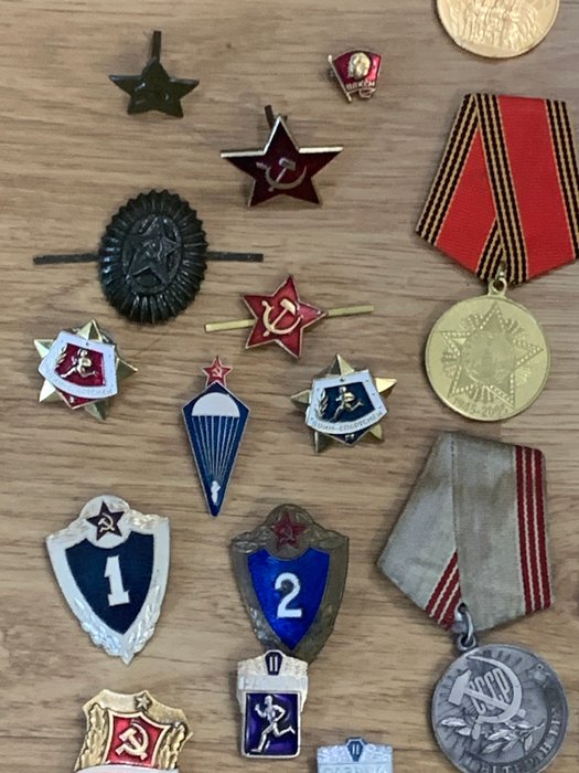 Rusland - Forskellige: luftfart, infanteri; artilleri; tank; landing; veteraner; mindesmærke. - Belønning - Awards, medals, cockades, insignia of branches of the armed forces, qualification insignias... - 1970