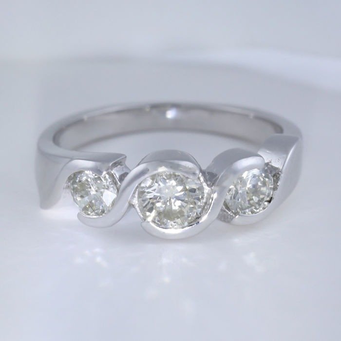 Ring - 14 karat Hvidguld -  1.41ct. tw. Diamant (Natur) - 3 diamantring